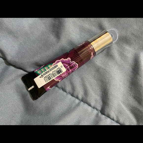 Victoria Secret - Picture 2 of 2